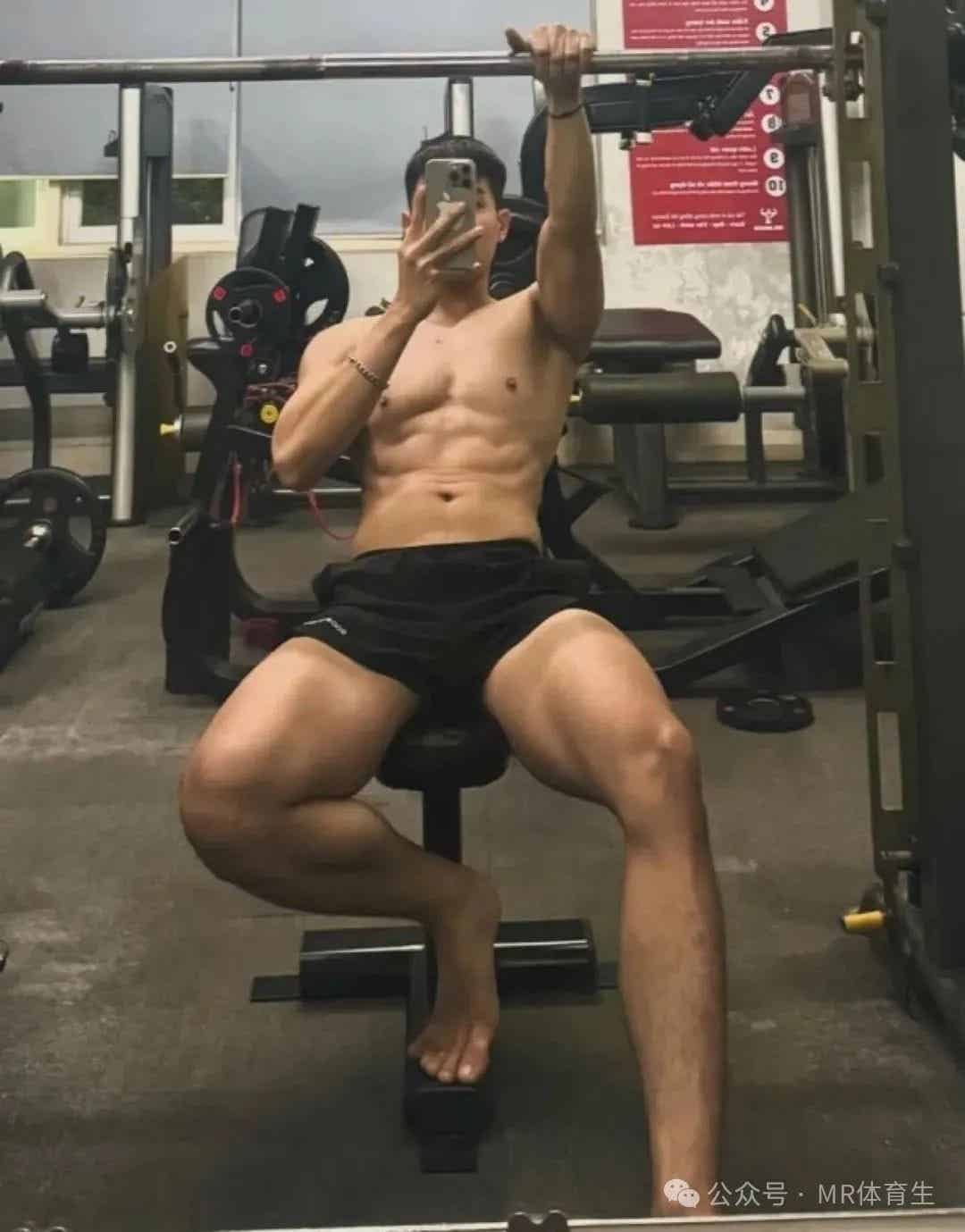 图片[5]-182cm长腿健身男模，性感迷人的鲨鱼线和人鱼线-小蓝短视频