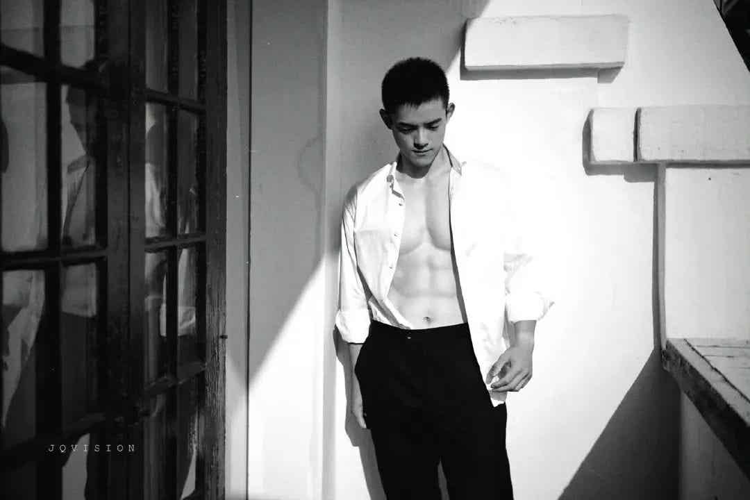 图片[6]-异域长相的肌肉Boy，太撩人~-小蓝短视频