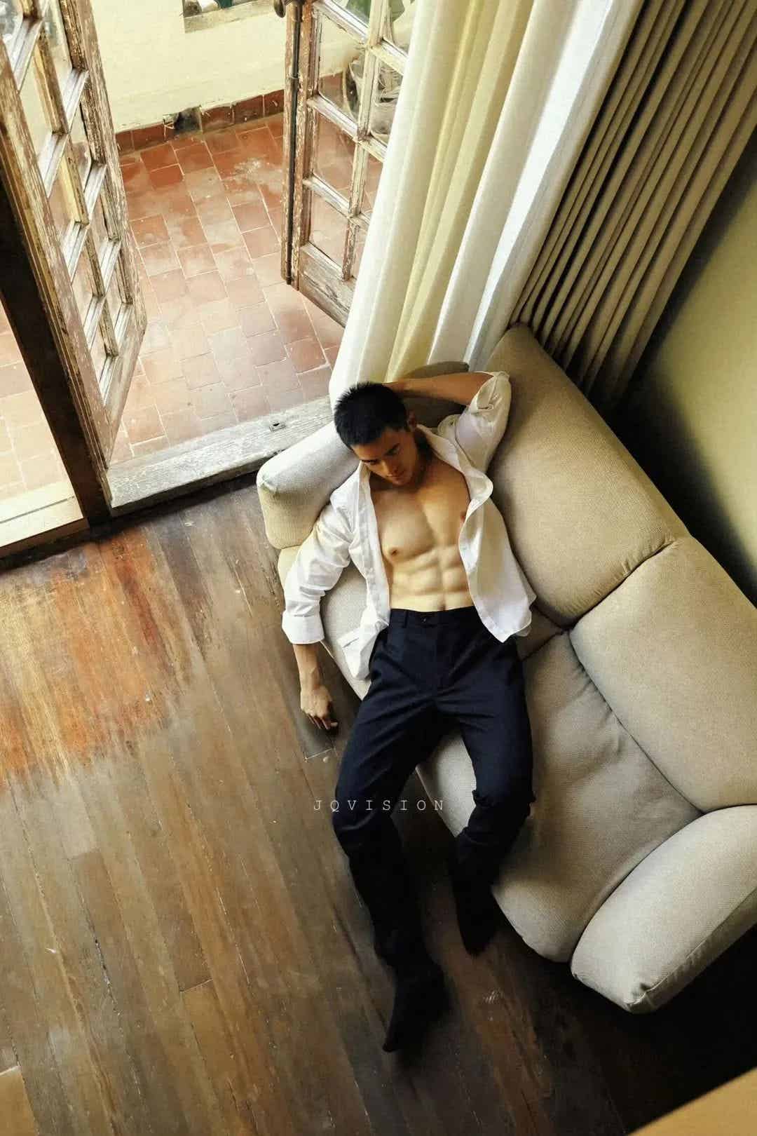 图片[8]-异域长相的肌肉Boy，太撩人~-小蓝短视频