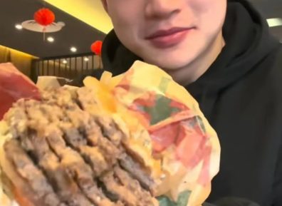 25岁陕西肌肉帅哥,网友直呼:互联网第一老公~