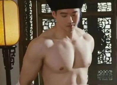 王爷的xp暴击！古风短剧惊现湿身侍卫 这胸肌是能播的吗，全见版在哪看？