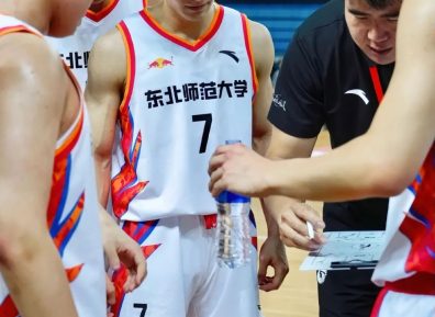 182cm篮球体育生被男记者采访过程！