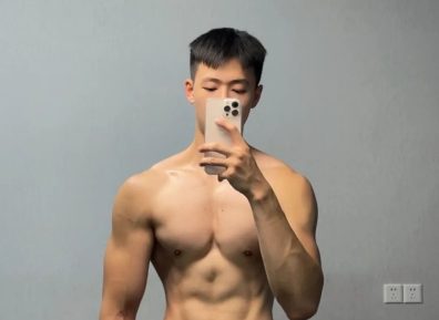 188cm大胸肌白净体育生帅哥