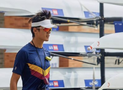 参加皮划艇运动男忍不住多看几眼！