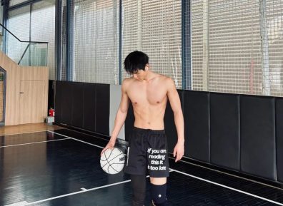 190CM泳裤薄肌体育生模特，腰长腿长的肌肉小狼狗帅弟弟！