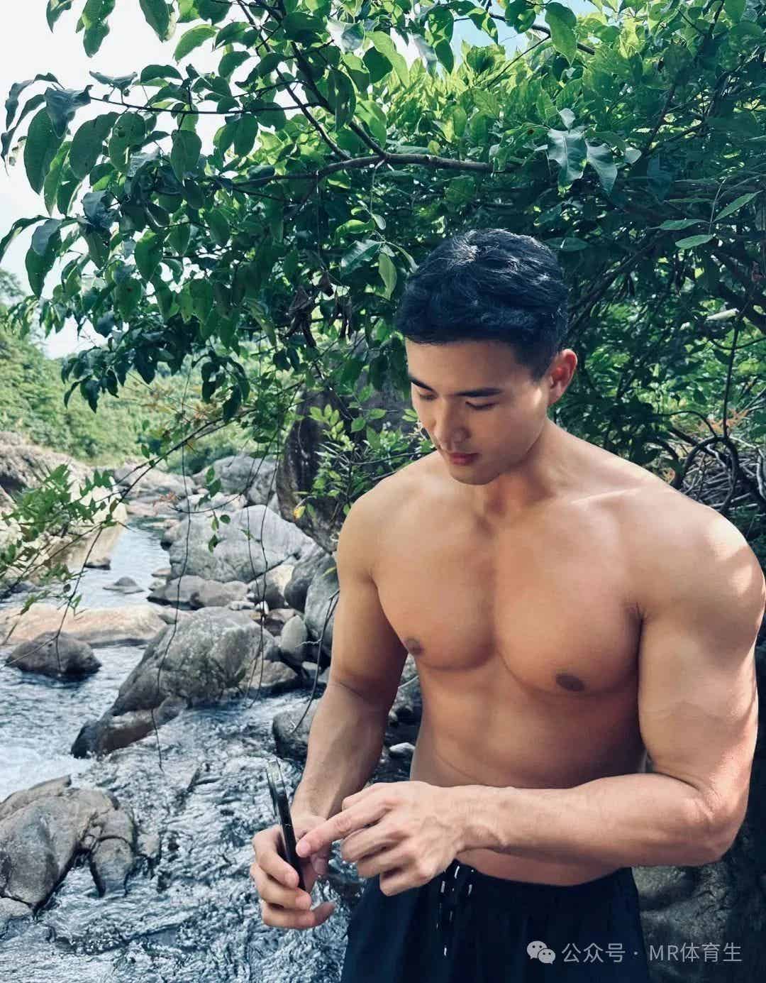 图片[7]-江苏健身运动博主，宽肩窄腰倒三角，这身肌肉简直太帅了-小蓝短视频