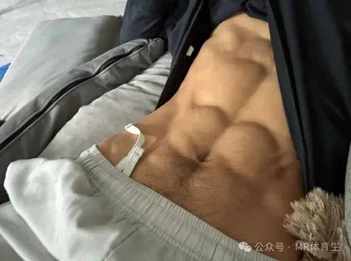 图片[10]-江苏健身运动博主，宽肩窄腰倒三角，这身肌肉简直太帅了-小蓝短视频