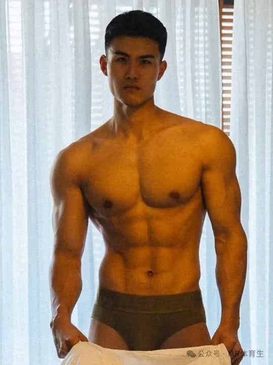 图片[11]-江苏健身运动博主，宽肩窄腰倒三角，这身肌肉简直太帅了-小蓝短视频