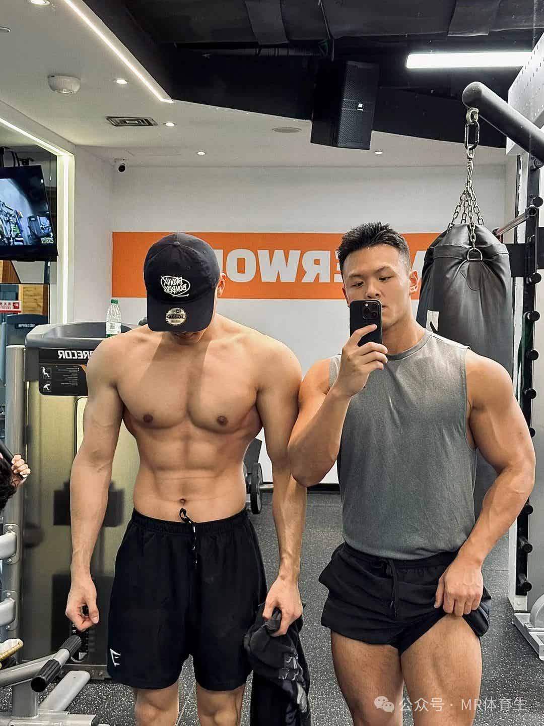 图片[13]-江苏健身运动博主，宽肩窄腰倒三角，这身肌肉简直太帅了-小蓝短视频