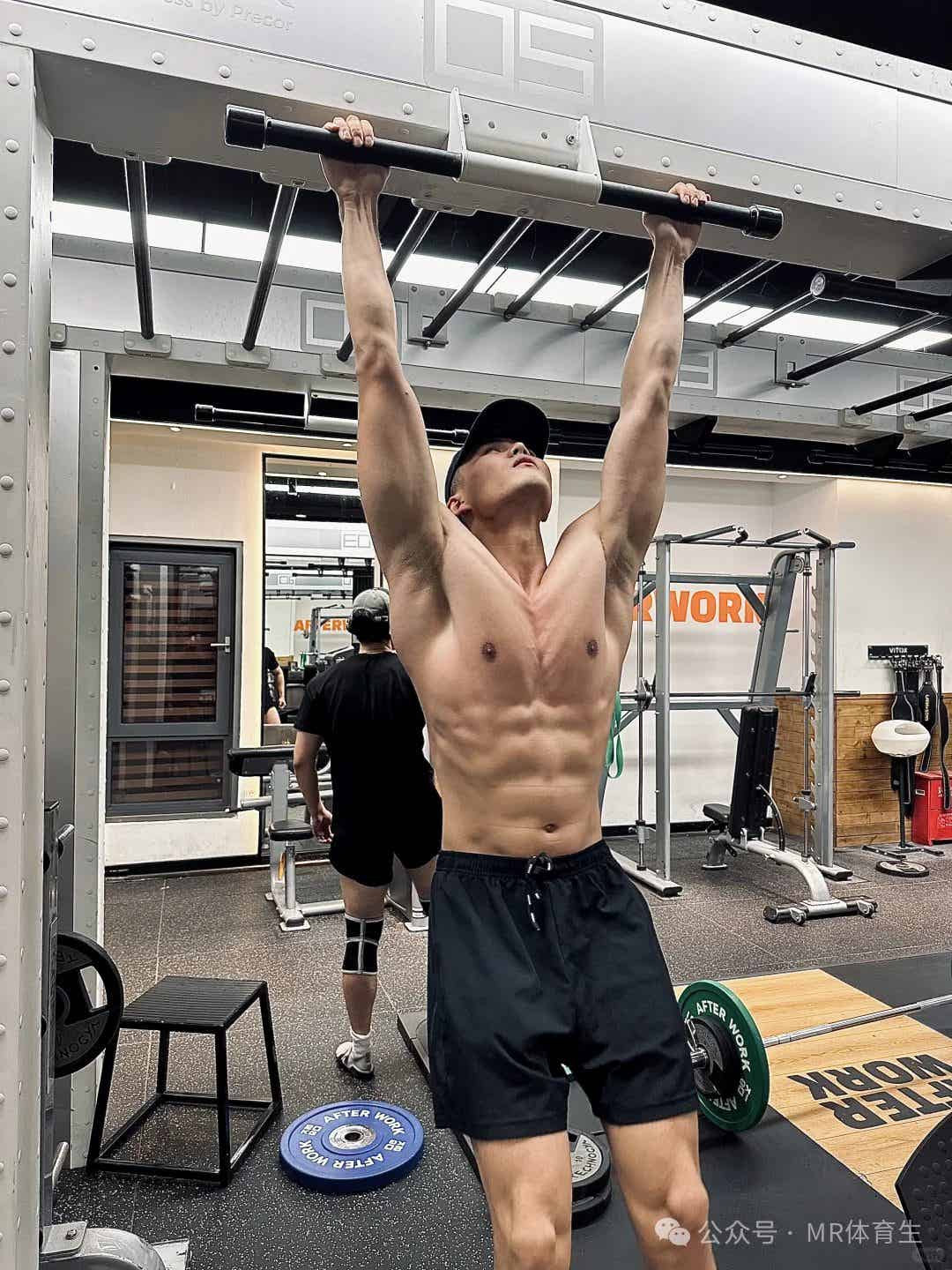 图片[14]-江苏健身运动博主，宽肩窄腰倒三角，这身肌肉简直太帅了-小蓝短视频