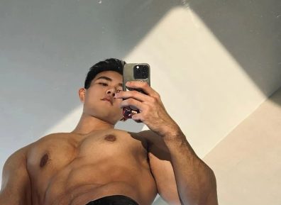 江苏健身运动博主，宽肩窄腰倒三角，这身肌肉简直太帅了