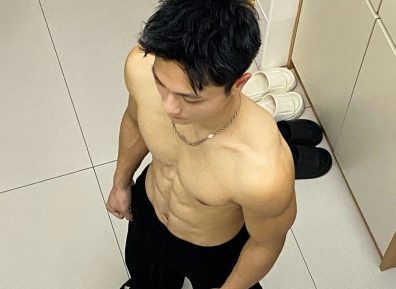 粉白皮薄肌健身帅哥，小腹肌身材包帅的呀！