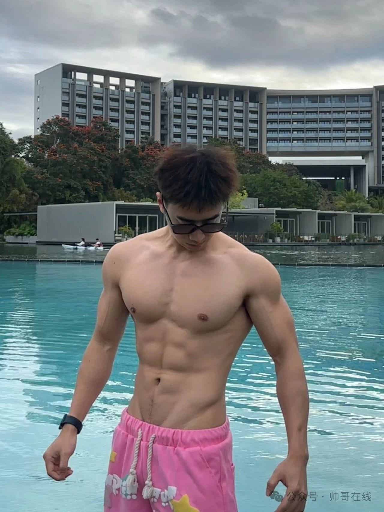 图片[5]-184CM肌肉健身模特，是你喜欢的类型吗？-小蓝短视频