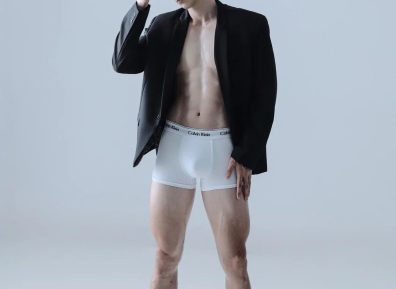 被摄影师钟木東青睐的这位肌肉男到底是谁呀？