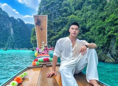 90后高颜值健身网红，大秀完美白皮身材，这大胸肌八块腹肌也太帅了