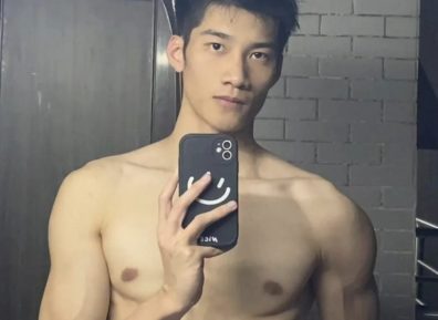 185CM薄肌游泳湿透的运动男青筋爆棚,嘎嘎粗壮!