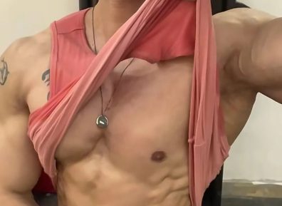 24岁广州巨无霸健身私教，壮硕野性，这身肌肉简直绝了