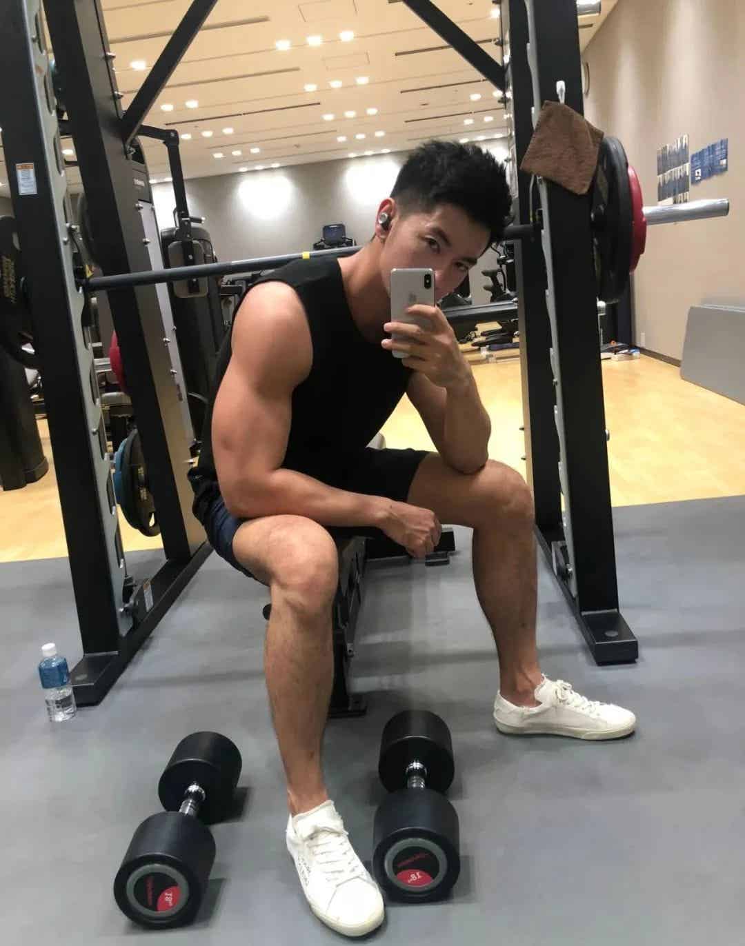 图片[11]-SM出道的胸毛男刘潮天菜！封神2大老公被锁定啦！！-小蓝短视频