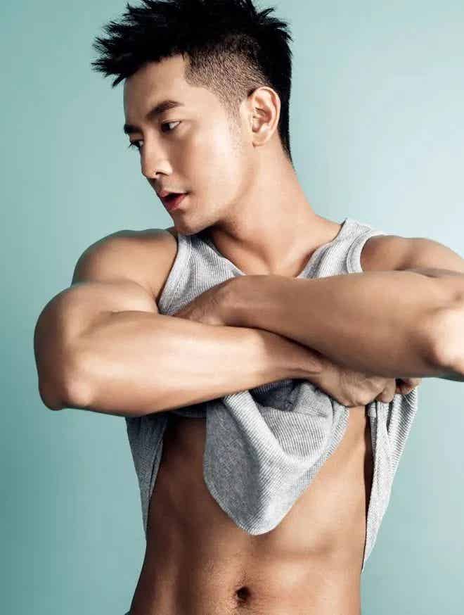 图片[17]-SM出道的胸毛男刘潮天菜！封神2大老公被锁定啦！！-小蓝短视频