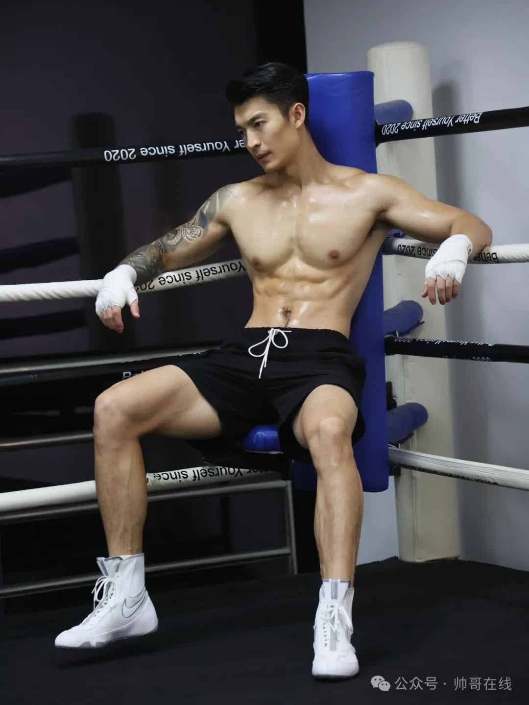 图片[1]-拳击场上的肌肉奶爸，完美型男气质！-小蓝短视频