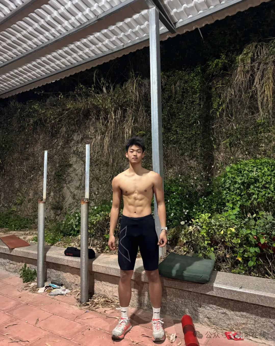 07年黑皮男高体育生，弟弟太帅了!-小蓝短视频