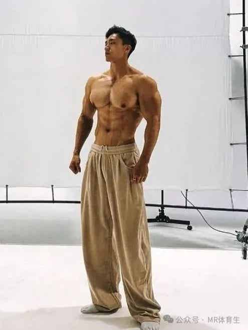 图片[4]-陕西184cm健美天花板肌肉男，时尚摄影大片欣赏-小蓝短视频