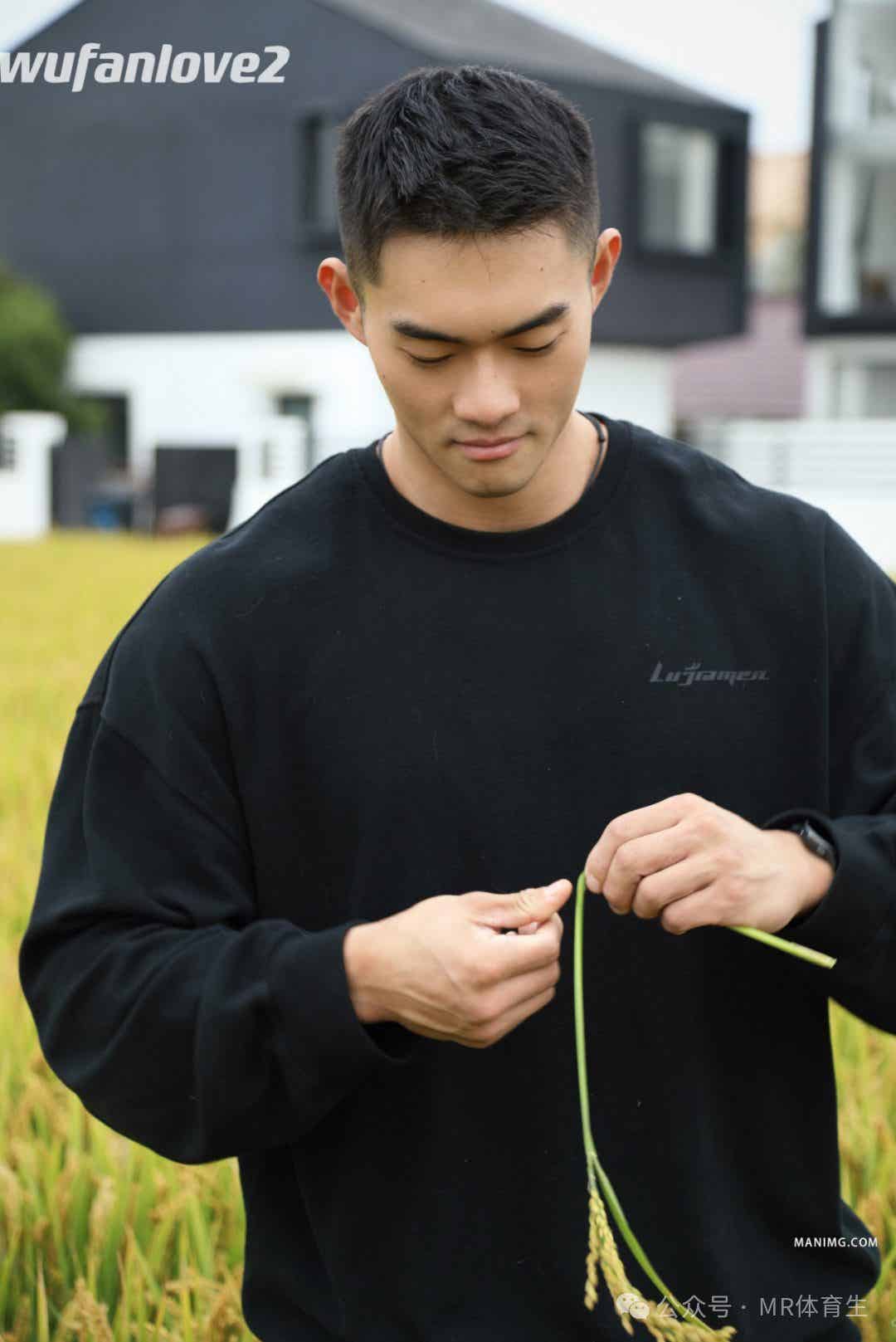 图片[1]-191cm上海肌肉男教练，荷尔蒙拉满，极品腱子肉身材也太野了-小蓝短视频