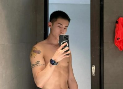 薄肌寸头帅哥狙击通讯录们的心脏