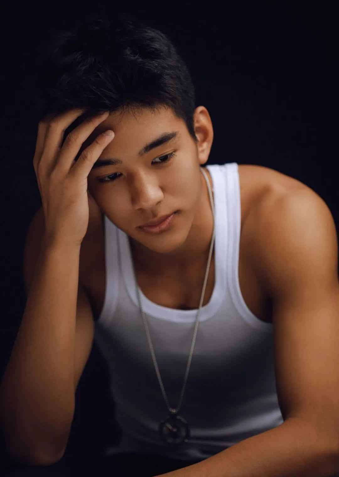 图片[1]-大鼻子山东黑皮薄肌男-小蓝短视频