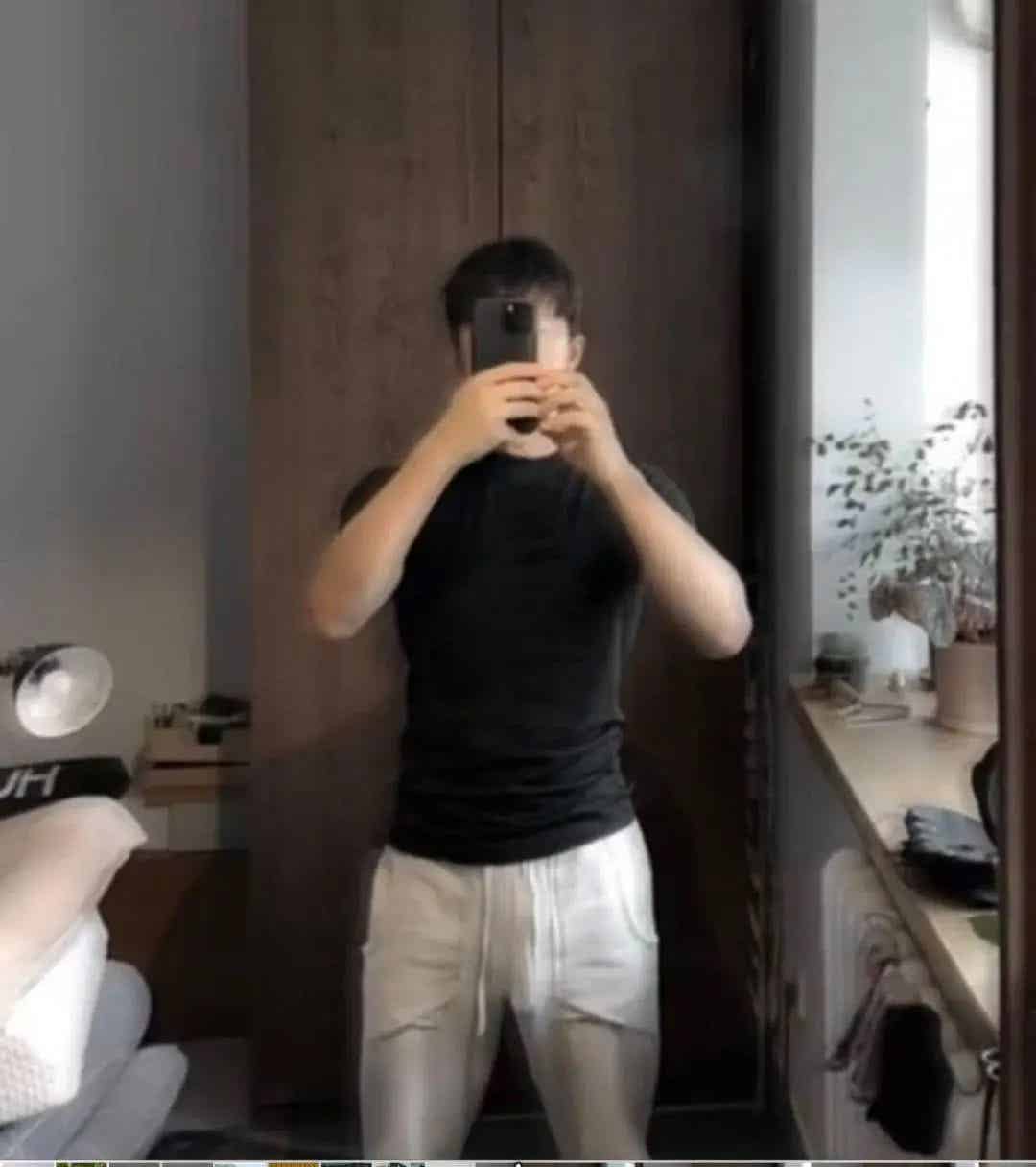 图片[4]-体操冠军张宏涛穿灰裤子照，你看过吗？-小蓝短视频