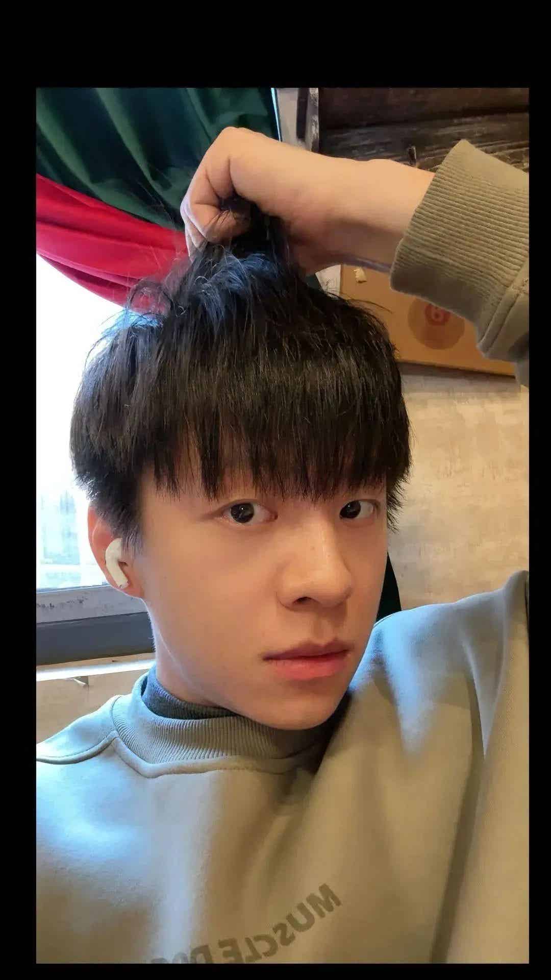 图片[5]-体操冠军张宏涛穿灰裤子照，你看过吗？-小蓝短视频