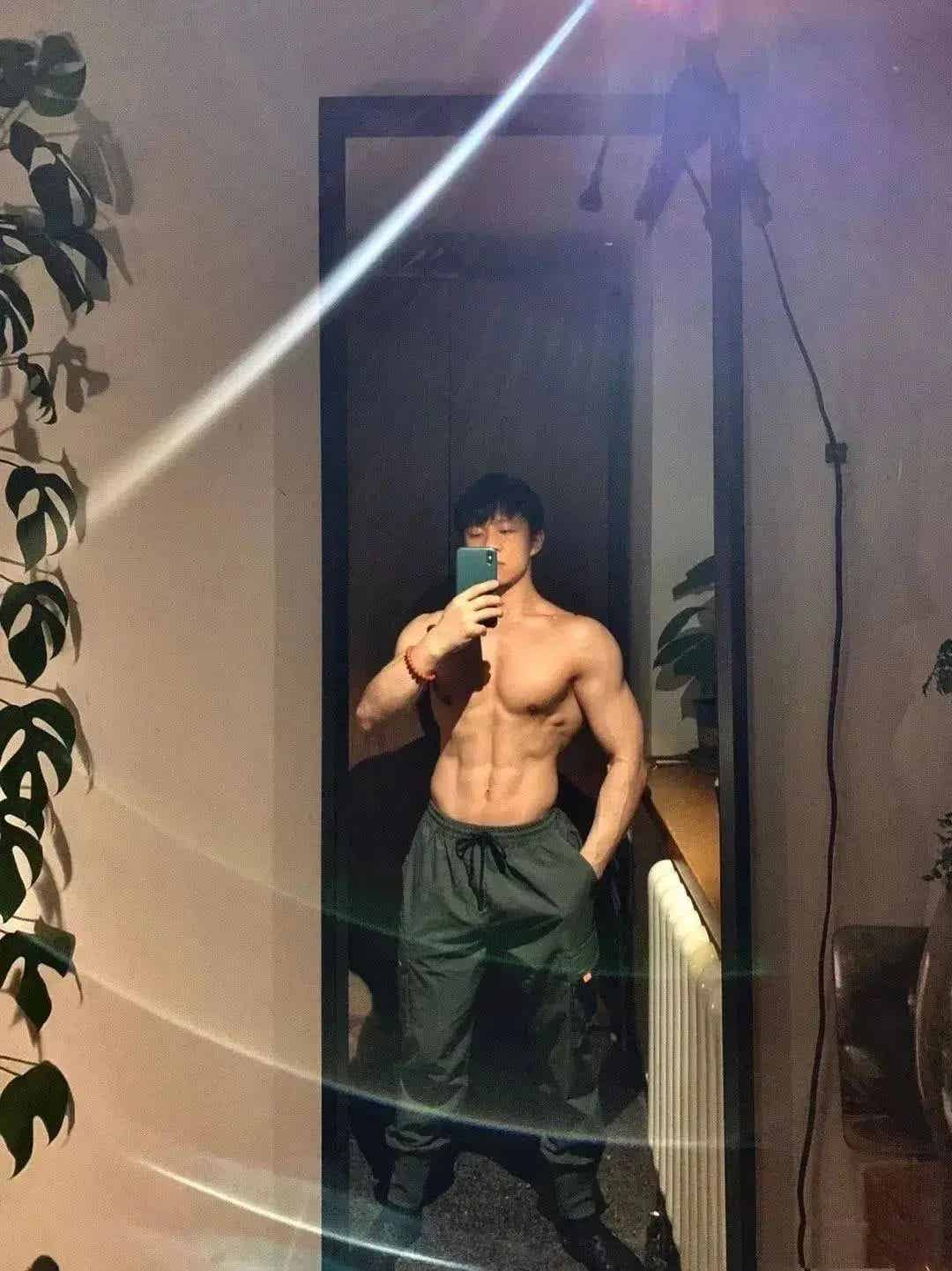 图片[10]-体操冠军张宏涛穿灰裤子照，你看过吗？-小蓝短视频