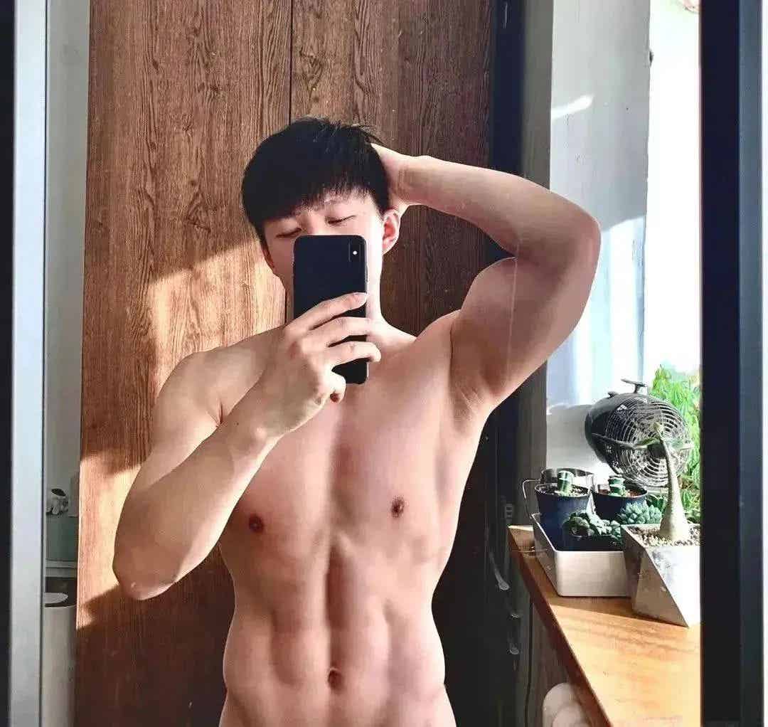 图片[12]-体操冠军张宏涛穿灰裤子照，你看过吗？-小蓝短视频