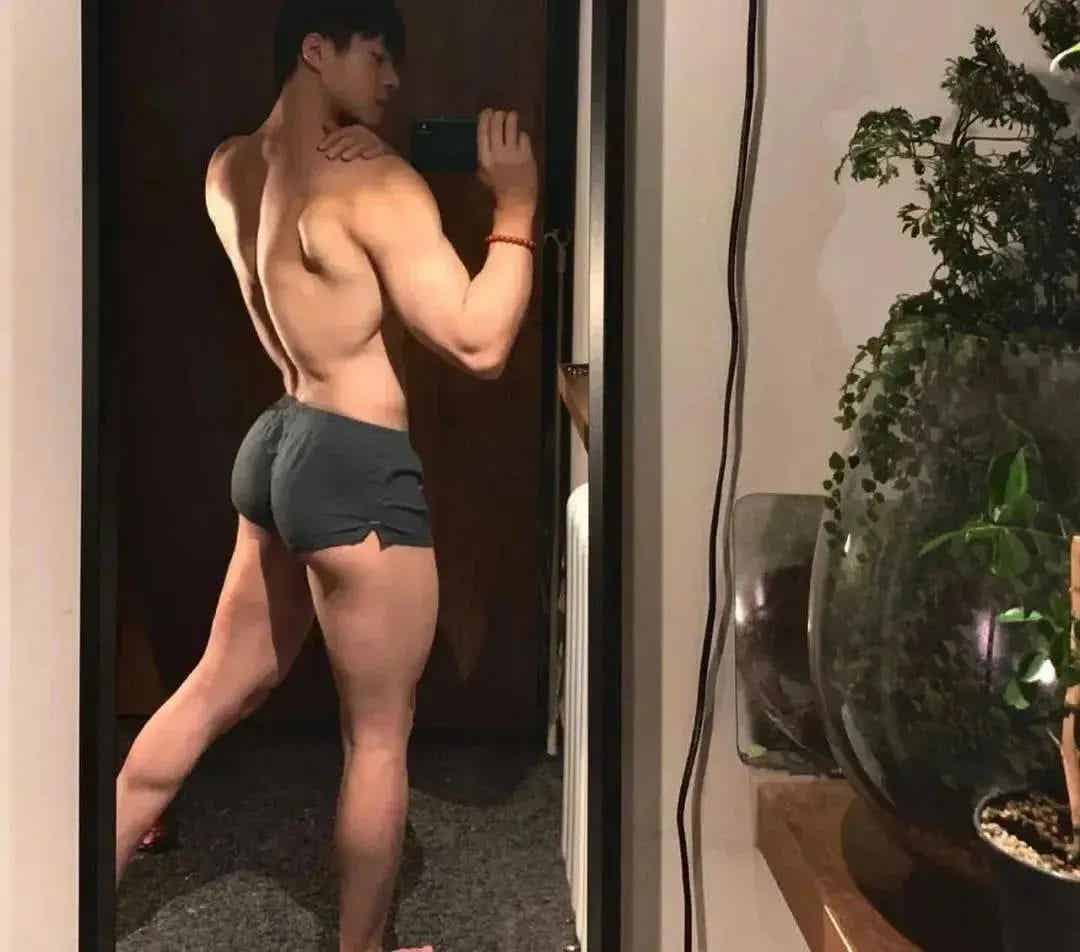 图片[13]-体操冠军张宏涛穿灰裤子照，你看过吗？-小蓝短视频