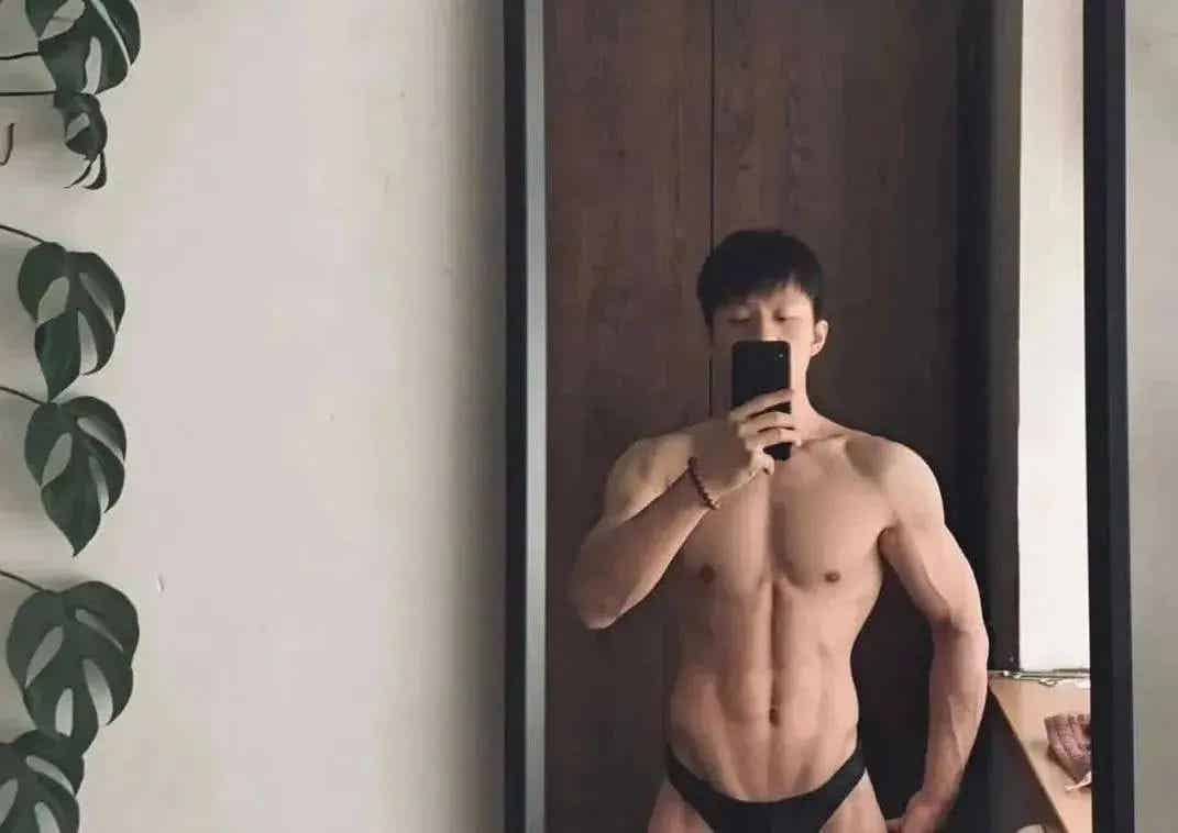 图片[18]-体操冠军张宏涛穿灰裤子照，你看过吗？-小蓝短视频