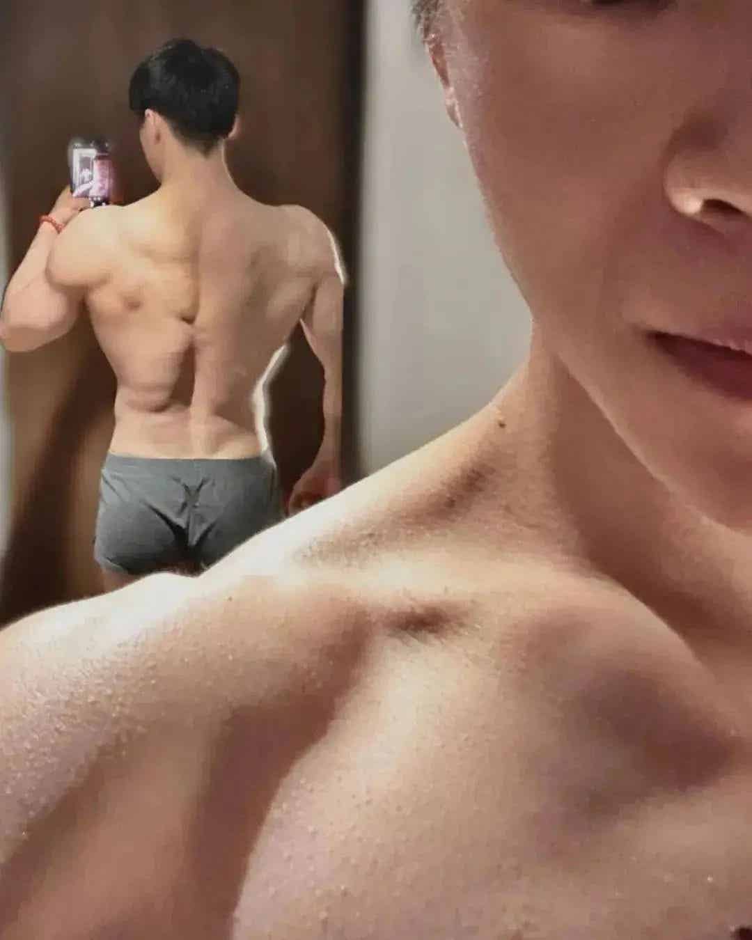 图片[19]-体操冠军张宏涛穿灰裤子照，你看过吗？-小蓝短视频