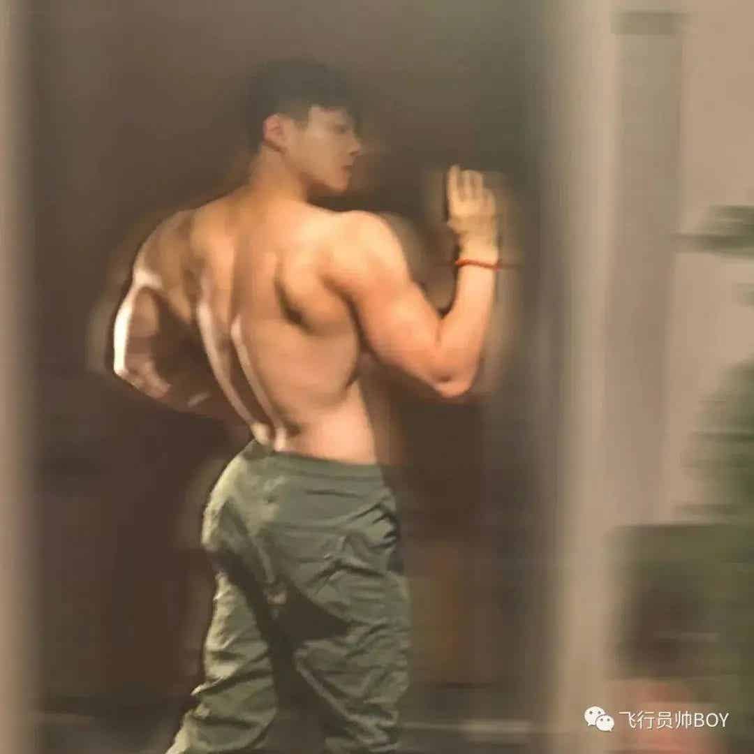 图片[20]-体操冠军张宏涛穿灰裤子照，你看过吗？-小蓝短视频