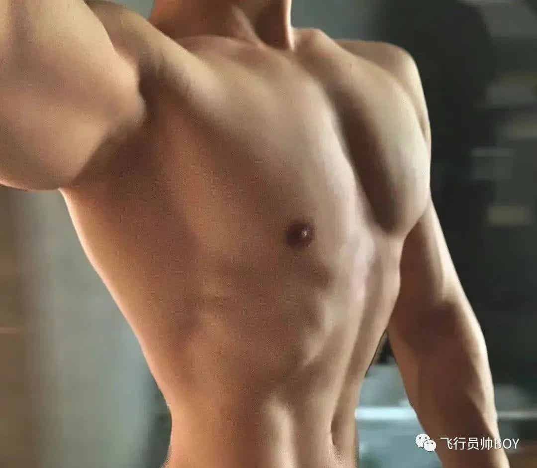图片[24]-体操冠军张宏涛穿灰裤子照，你看过吗？-小蓝短视频