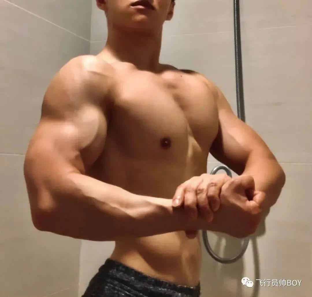 图片[29]-体操冠军张宏涛穿灰裤子照，你看过吗？-小蓝短视频