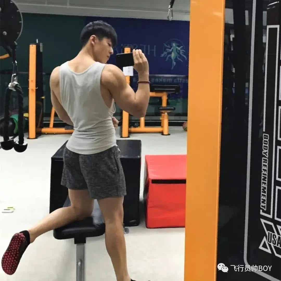 图片[32]-体操冠军张宏涛穿灰裤子照，你看过吗？-小蓝短视频