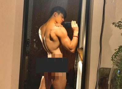 体操冠军张宏涛穿灰裤子照，你看过吗？