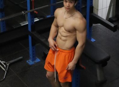 楼道里的低体脂腹肌体育生,实力很可以!