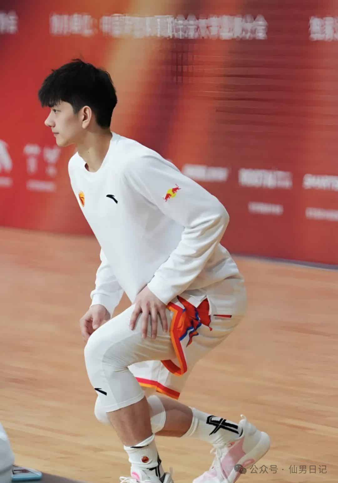 图片[9]-一双大脚被骂上热搜，正主竟然是195cm体育生帅哥！-小蓝短视频