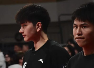 一双大脚被骂上热搜，正主竟然是195cm体育生帅哥！