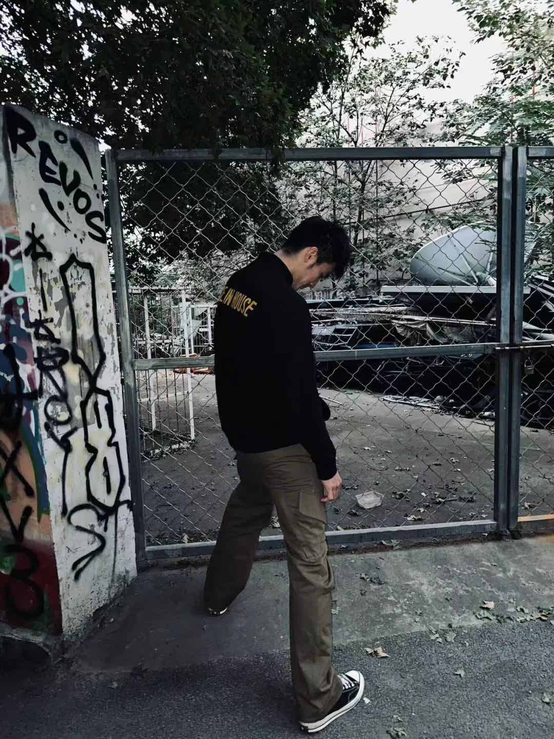 图片[7]-篮球运动员换鞋被偷拍，网友惊喜：比杨鸣还有那味…-小蓝短视频