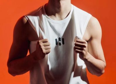 篮球运动员换鞋被偷拍，网友惊喜：比杨鸣还有那味…