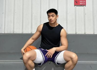“撕漫男”降临现实！刘聪Russell健身大片，撩翻全网的荷尔蒙狂潮