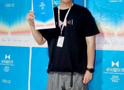 寸头兵哥哥火出圈！190CM的他脱衣炸场，胸毛太茂盛了！