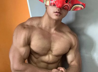 又有网红直男教练！推特自愿被采访视频高达40分钟…