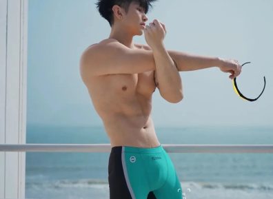 182cm音乐剧型男的治愈系笑容合集曝光，这颜值简直是犯规级别!